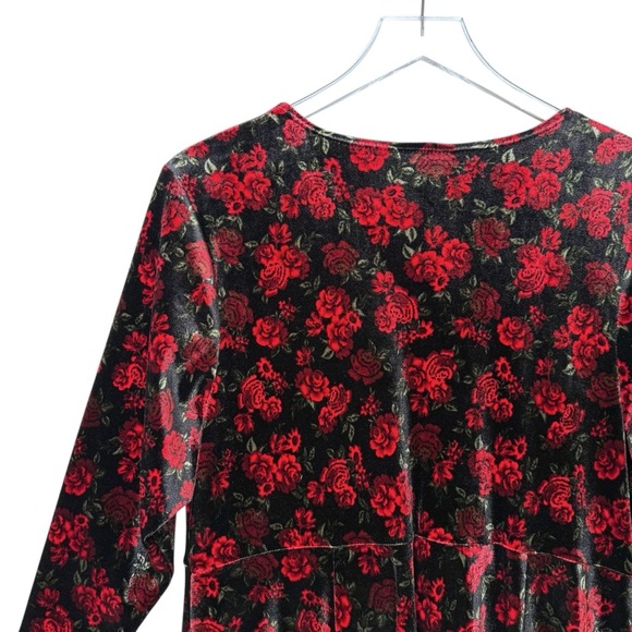 TORRID Black Velvet Red Rose Faux Wrap Front Women’s  Whimsigoth Dress Sz 1X - Picture 11 of 12